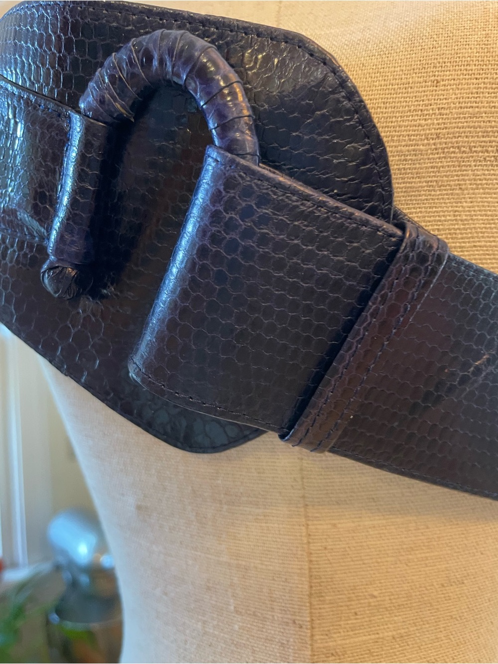 Vintage Black Snake-Embossed Wide Belt with Wrapped Buckle - Picture 2 of 7